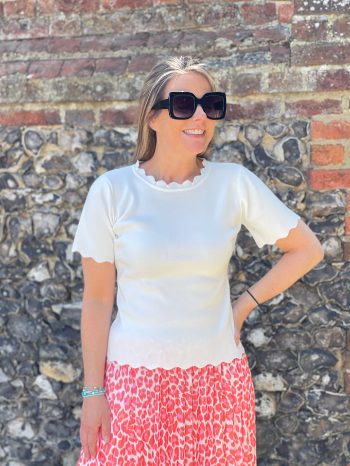 Payton Scallop Edge Top