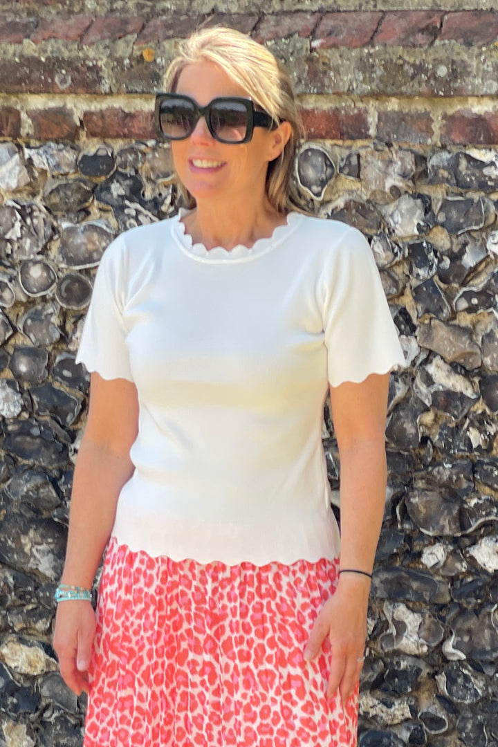 Payton Scallop Edge Top