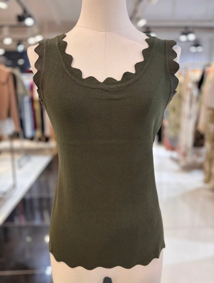 Paloma Scallop Top