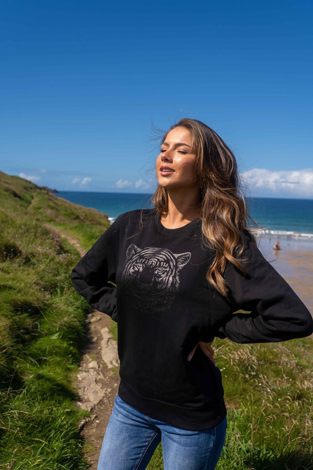 Tiger Organic Sweatshirt | Black x Black