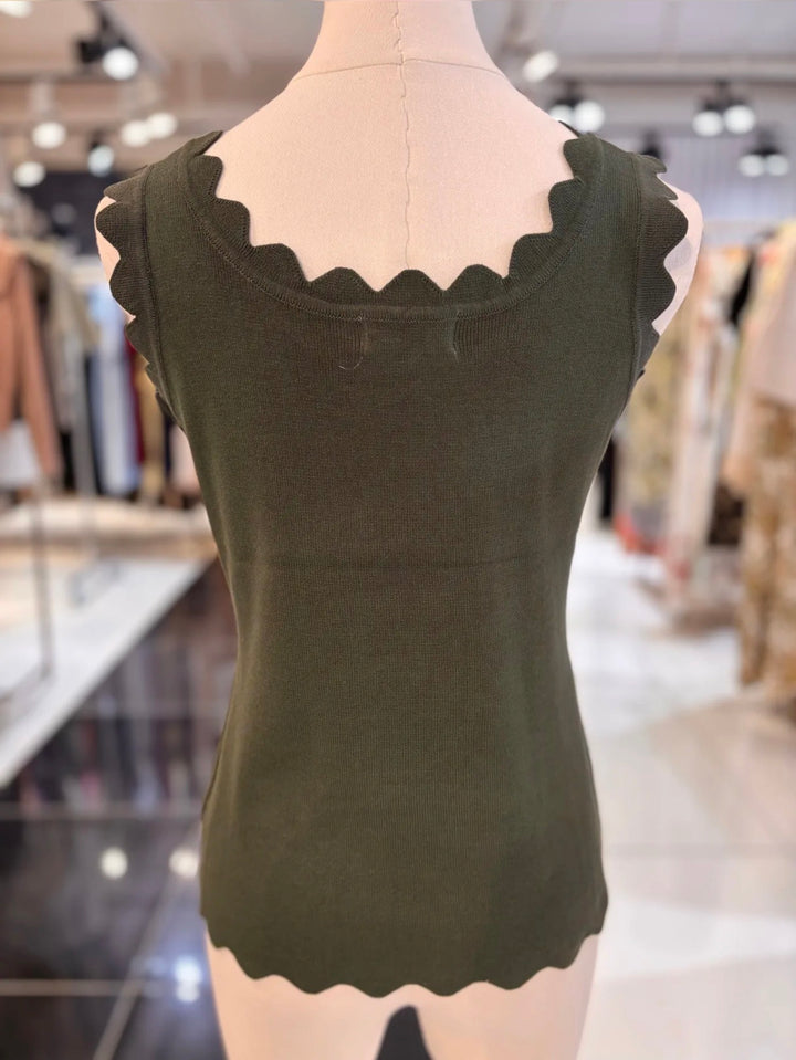Paloma Scallop Top