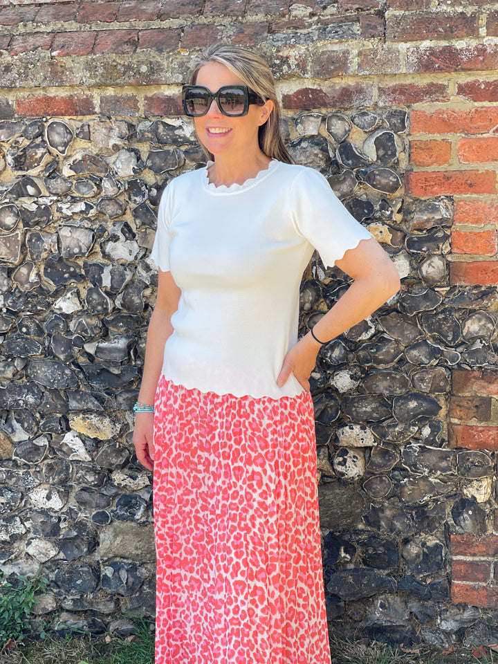 Payton Scallop Edge Top