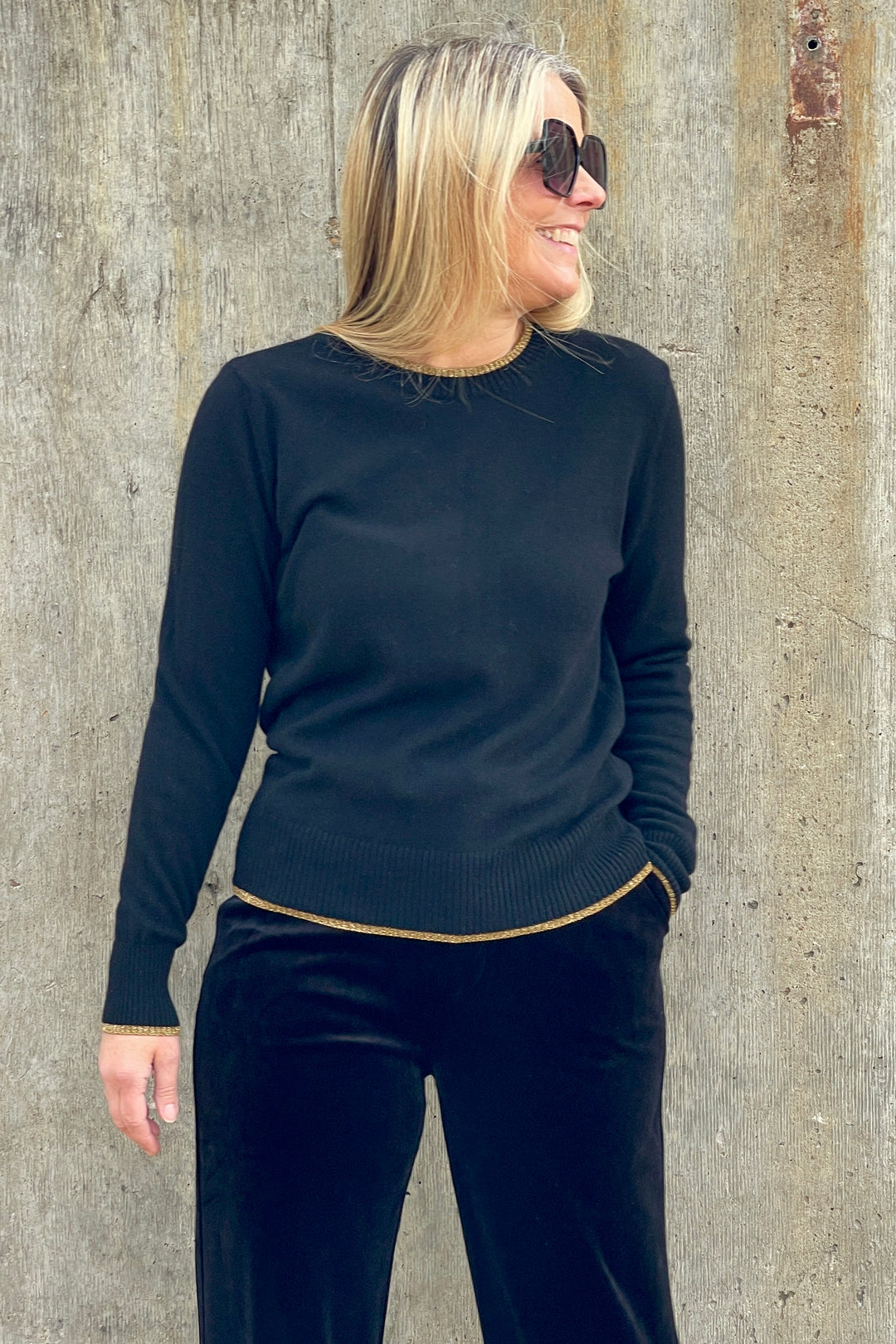 Metallic Trim Cashmere Blend Jumper | Black x Gold