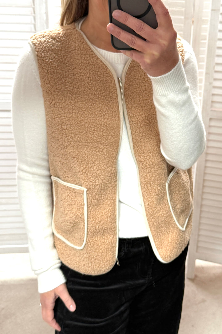 Teddy Gilet (Chocolate or Beige)