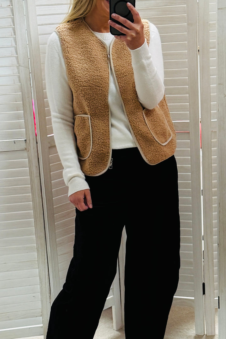Teddy Gilet (Chocolate or Beige)