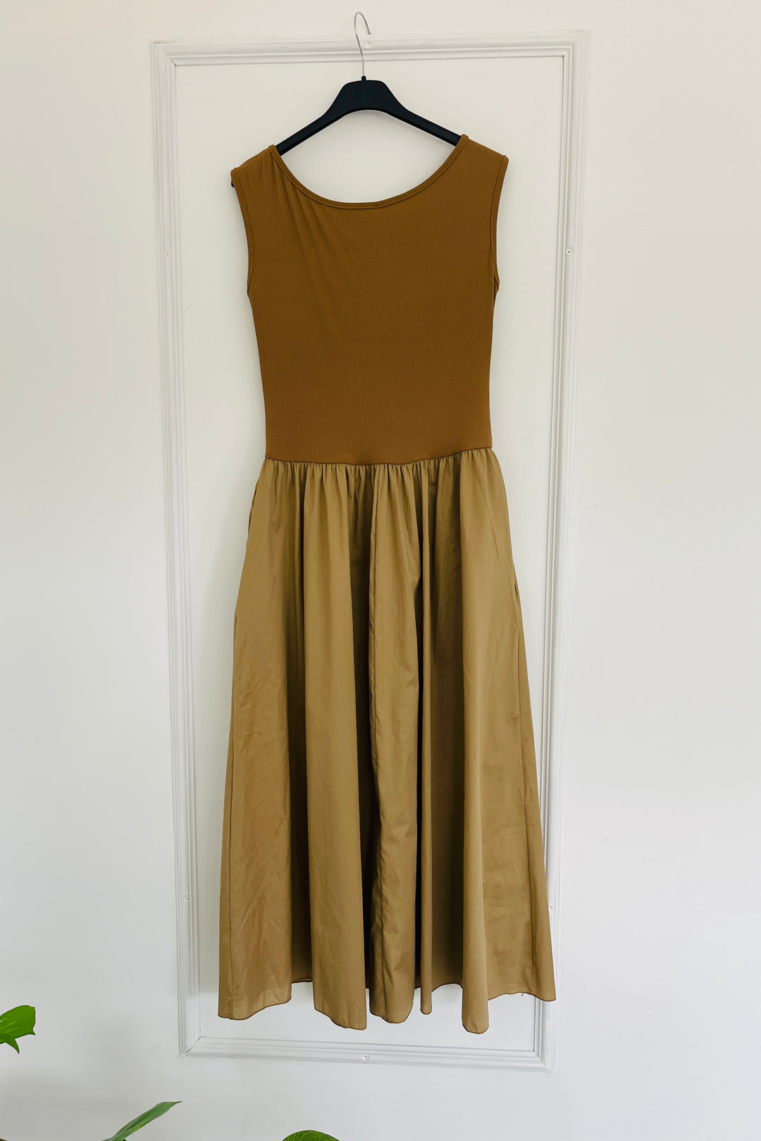 Bay Oval Neck Dress | Caramel