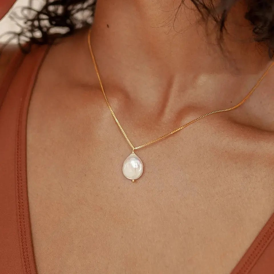 Pearl Pendant Necklace | Gold