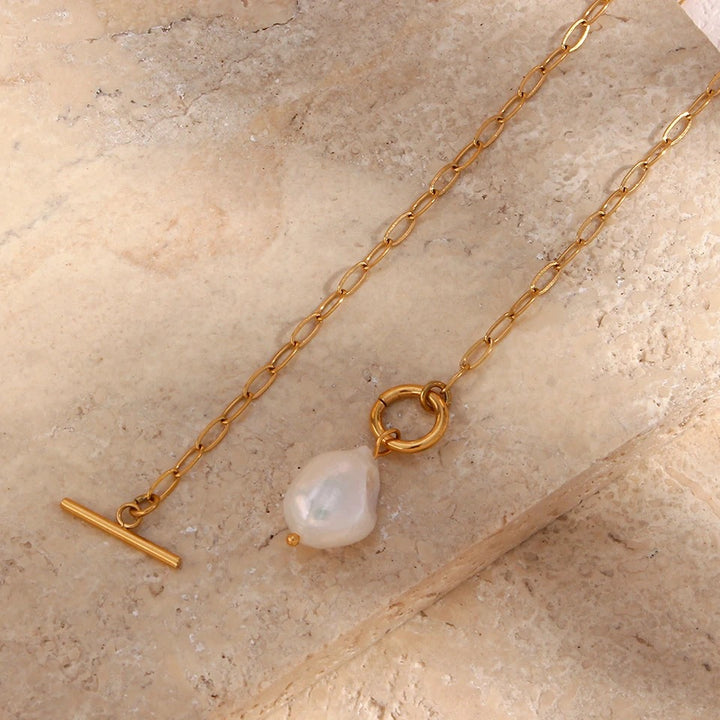 Paperclip Chain Toggle Clasp Pearl Necklace | Gold