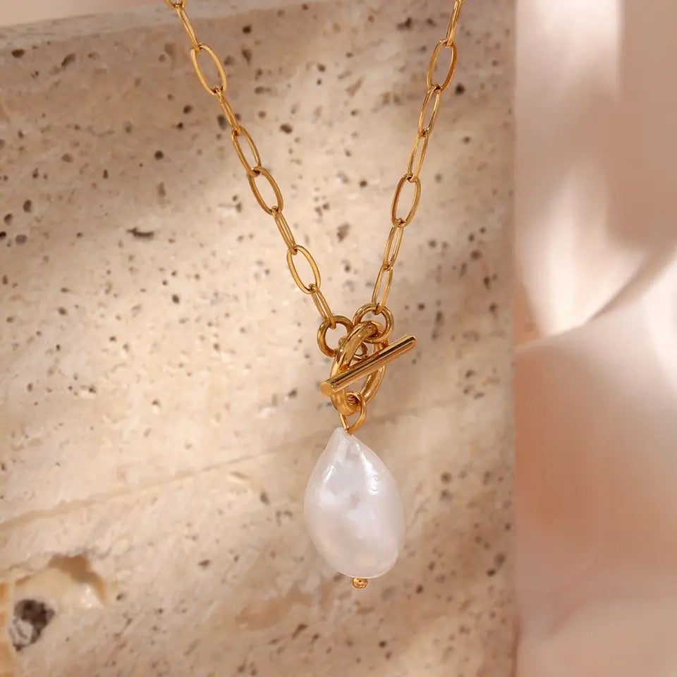 Paperclip Chain Toggle Clasp Pearl Necklace | Gold